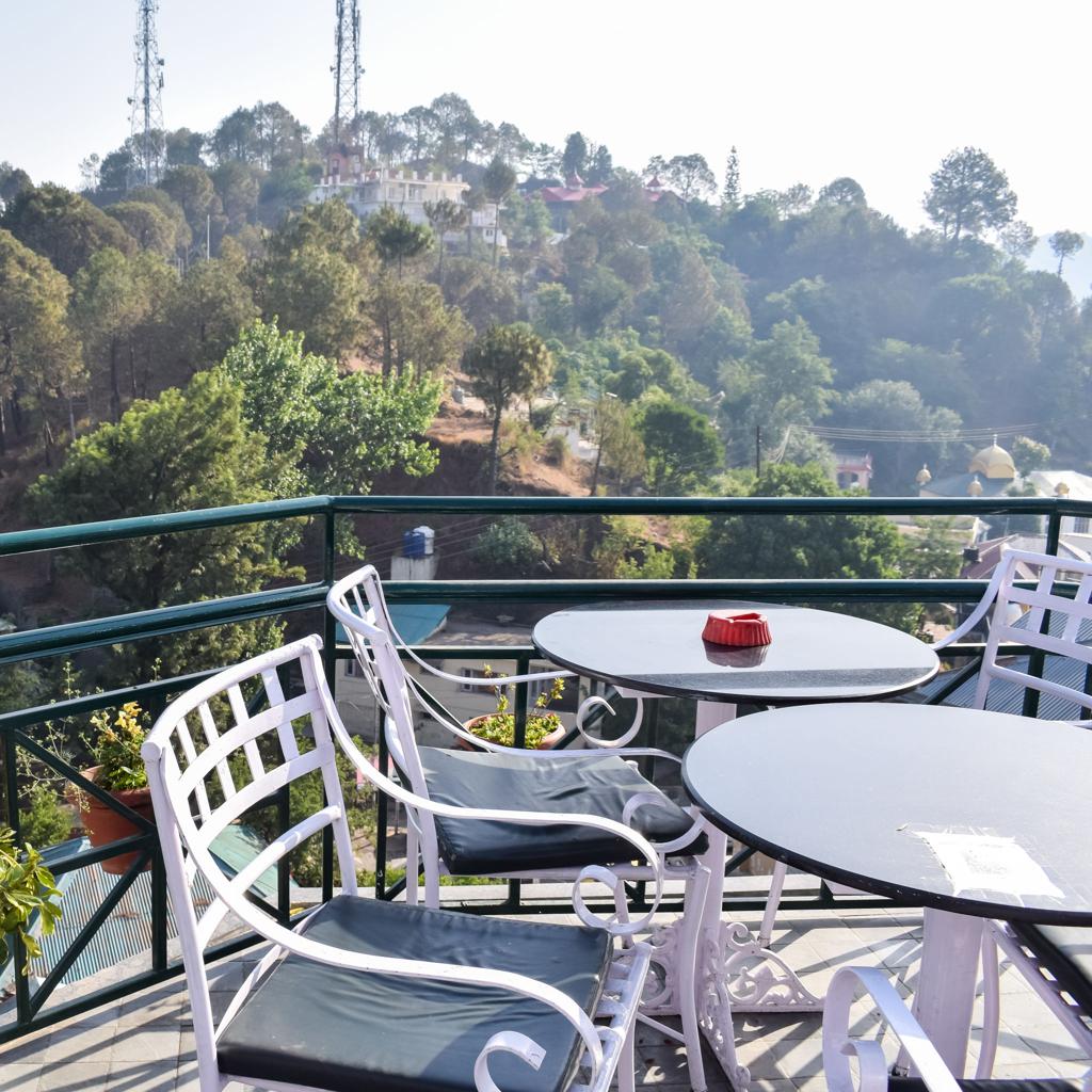 best cafes in kasauli with mountain views